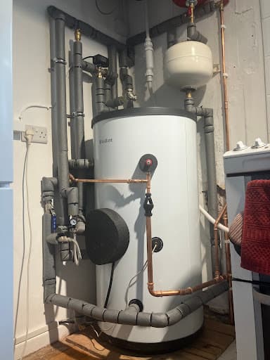 Lloyd's Gas and Renewables — Customer photo