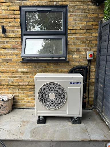 Evolve Renewables Solar Panels & Air Source Heat Pumps — Customer photo