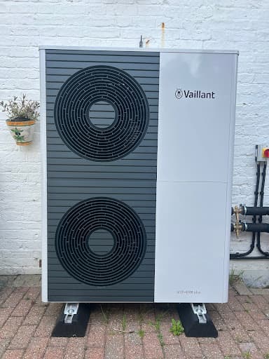 Evolve Renewables Solar Panels & Air Source Heat Pumps — Customer photo