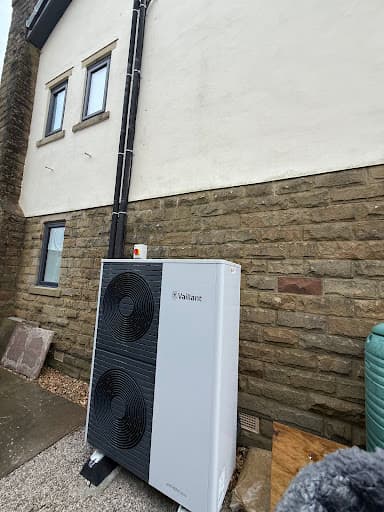 Lloyd's Gas and Renewables — Customer photo