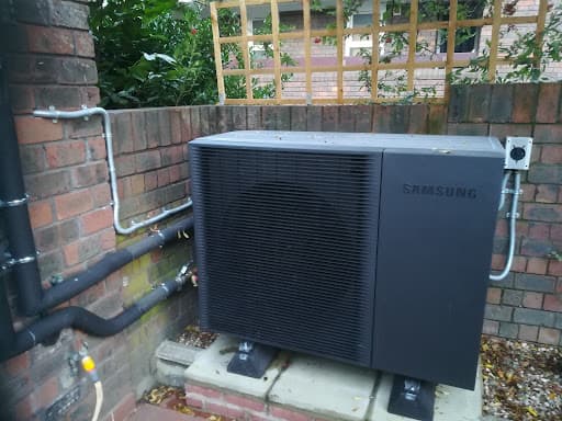 Evolve Renewables Solar Panels & Air Source Heat Pumps — Customer photo