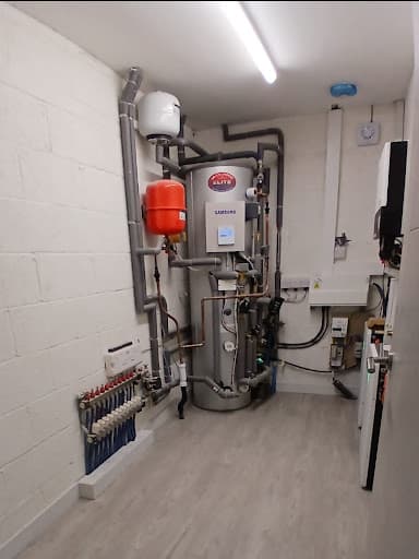 Evolve Renewables Solar Panels & Air Source Heat Pumps — Customer photo